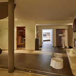 Sauna, Dampfbad, Körperbehandlungen, Sportmassagen