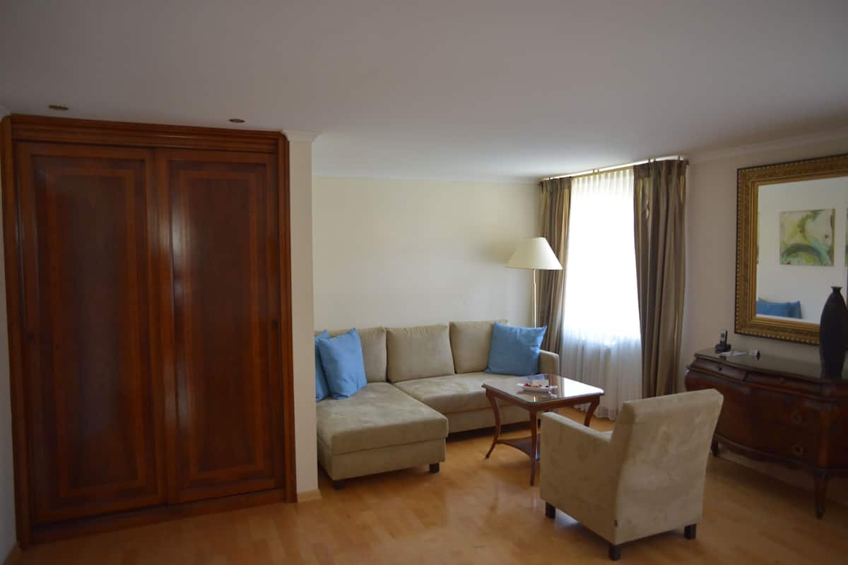 suite | 1 bedroom, minibar, in-room safe, desk