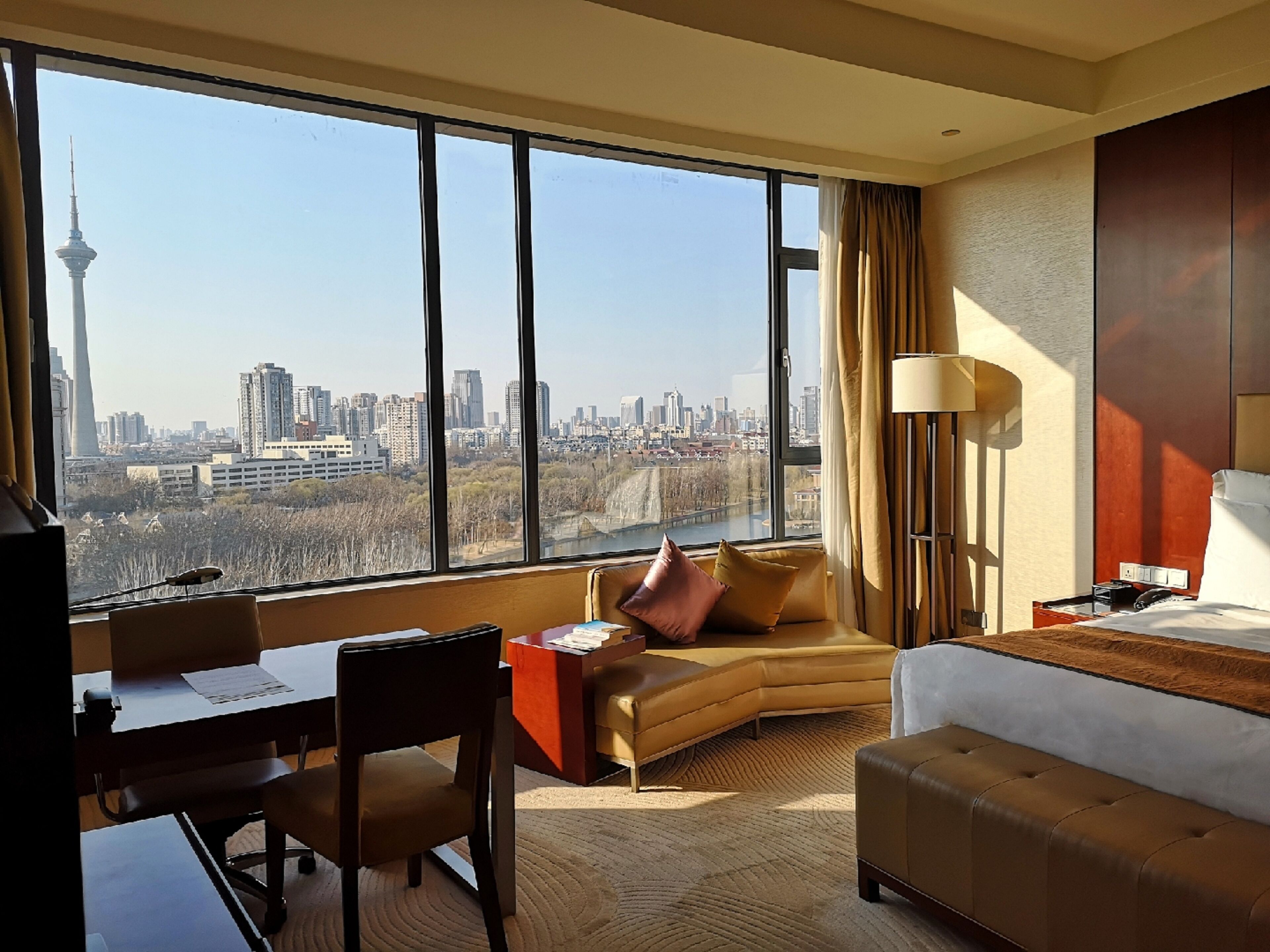 premium lakeview room, guest room, 1 king, lake view | down duvets, minibar, in-room safe, desk