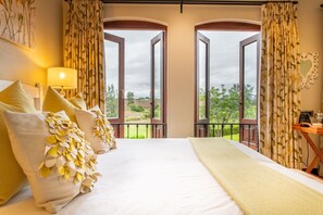 Exclusive Standard Room (King/Twin) | Premium bedding, minibar, in-room safe, individually decorated