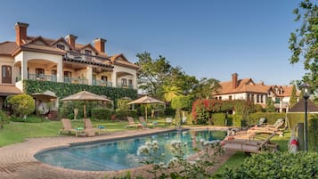 Outdoor pool, pool umbrellas, sun loungers