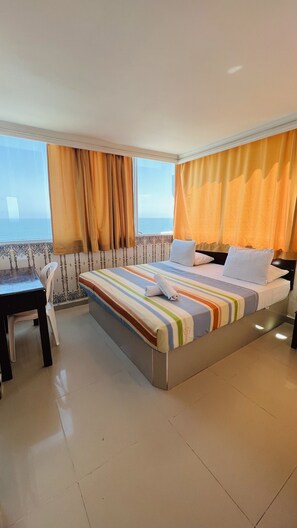 Standard Room | Bed sheets - Hotel Costa del Sol (Cartagena)