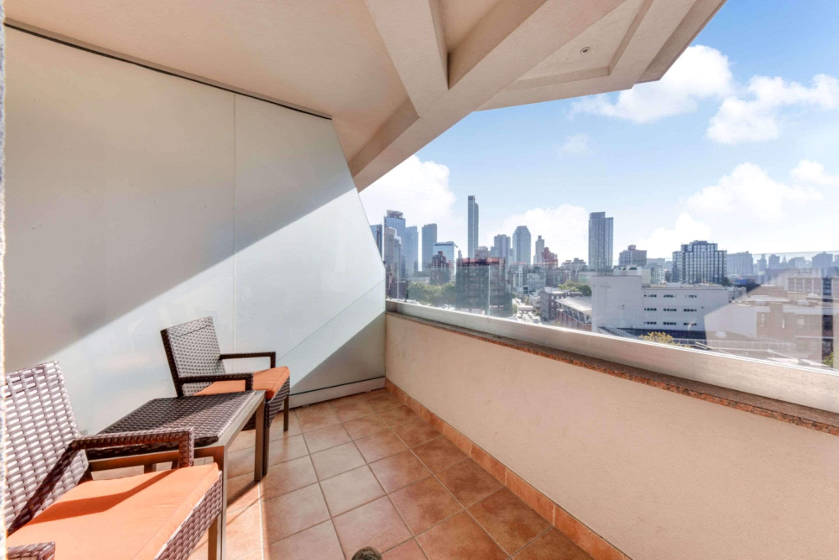 standard room, 1 king bed, balcony, city view | room amenity