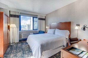 Habitación estándar, 1 cama King size, balcón, vista a la ciudad | Vista a la ciudad