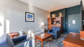 Executive-Suite, 1 King-Bett, Kühlschrank und Mikrowelle, Stadtblick (Walk-in Shower;with Sofabed) | Daunenbettdecken, Pillowtop-Betten, Zimmersafe