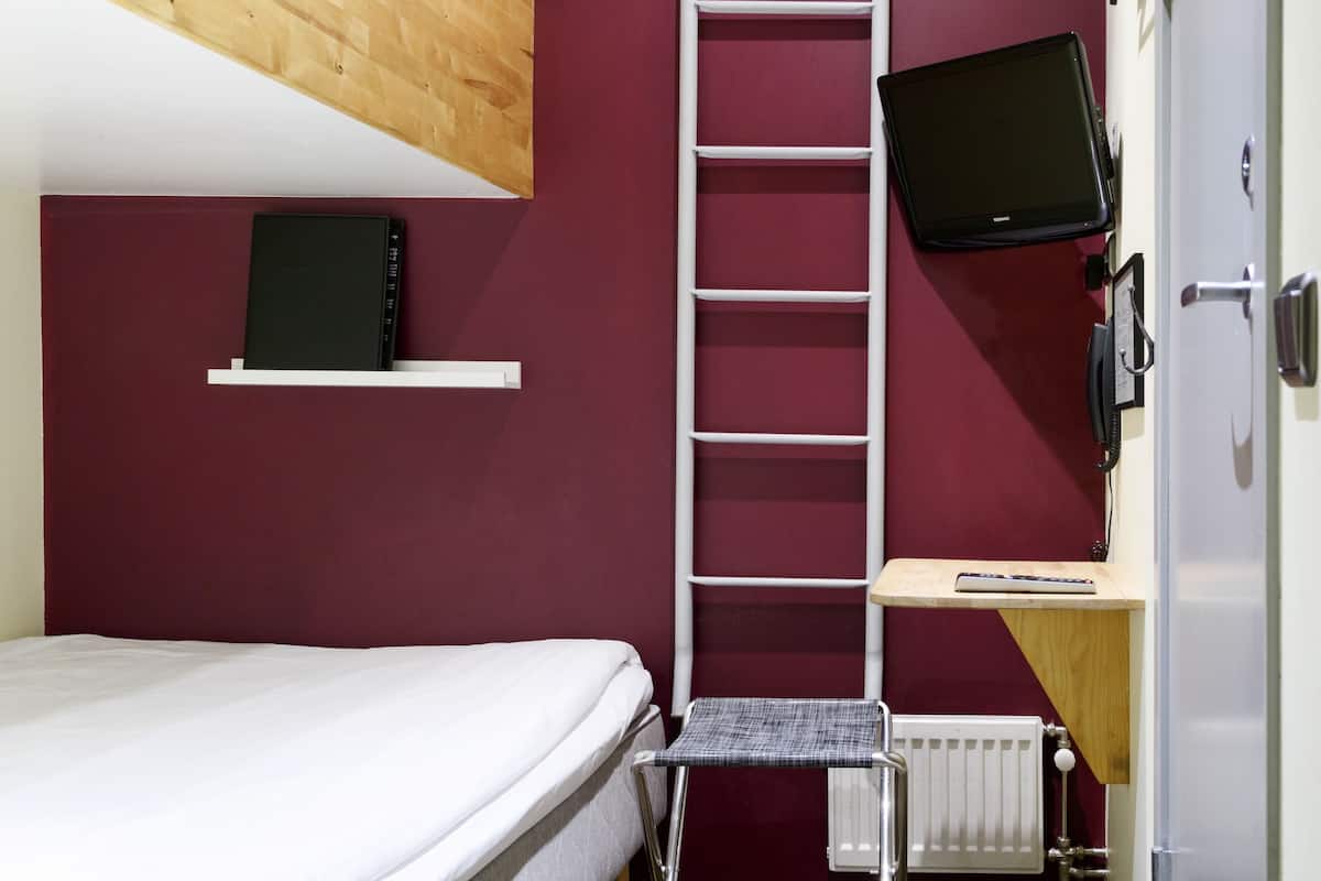 Habitación económica con 2 camas individuales, sin ventanas | Insonorización, tabla de planchar con plancha y wifi gratis