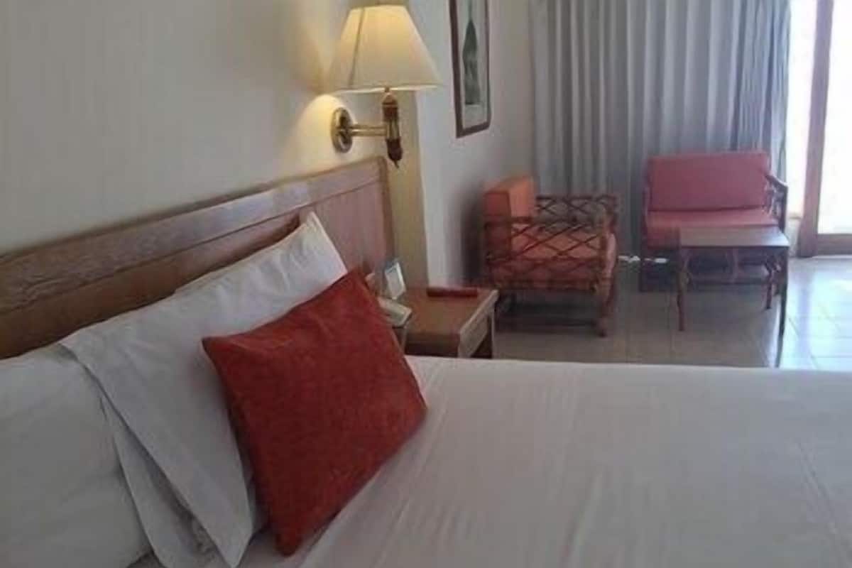 Premium bedding, minibar, in-room safe, free WiFi