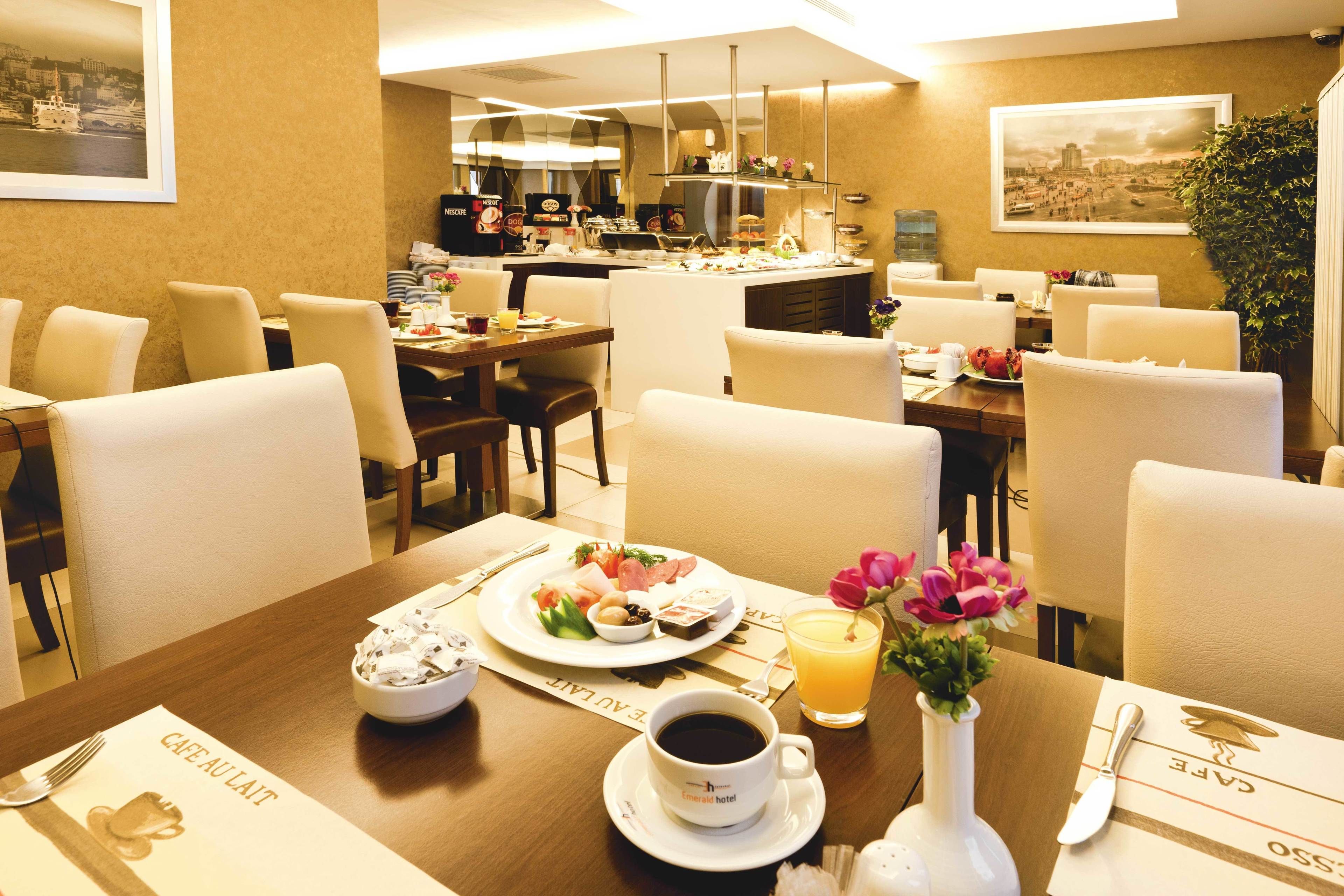 Photo - Emerald Hotel