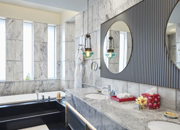 A modern bathroom with marble walls, a large mirror, and a bathtub. - Taj Devi Ratn Resort & Spa, Jaipur (Jaipur)