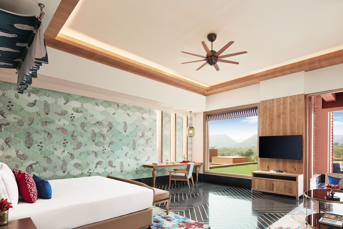 Grand kamer (Luxury) | Bedden met traagschuimmatras, een minibar, een kluis op de kamer