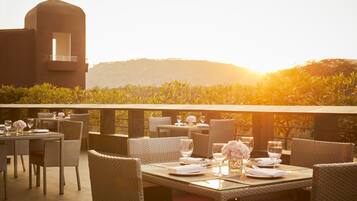 Breakfast, lunch, dinner served; international cuisine