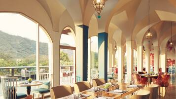 Petit déjeuner complet compris tous les jours