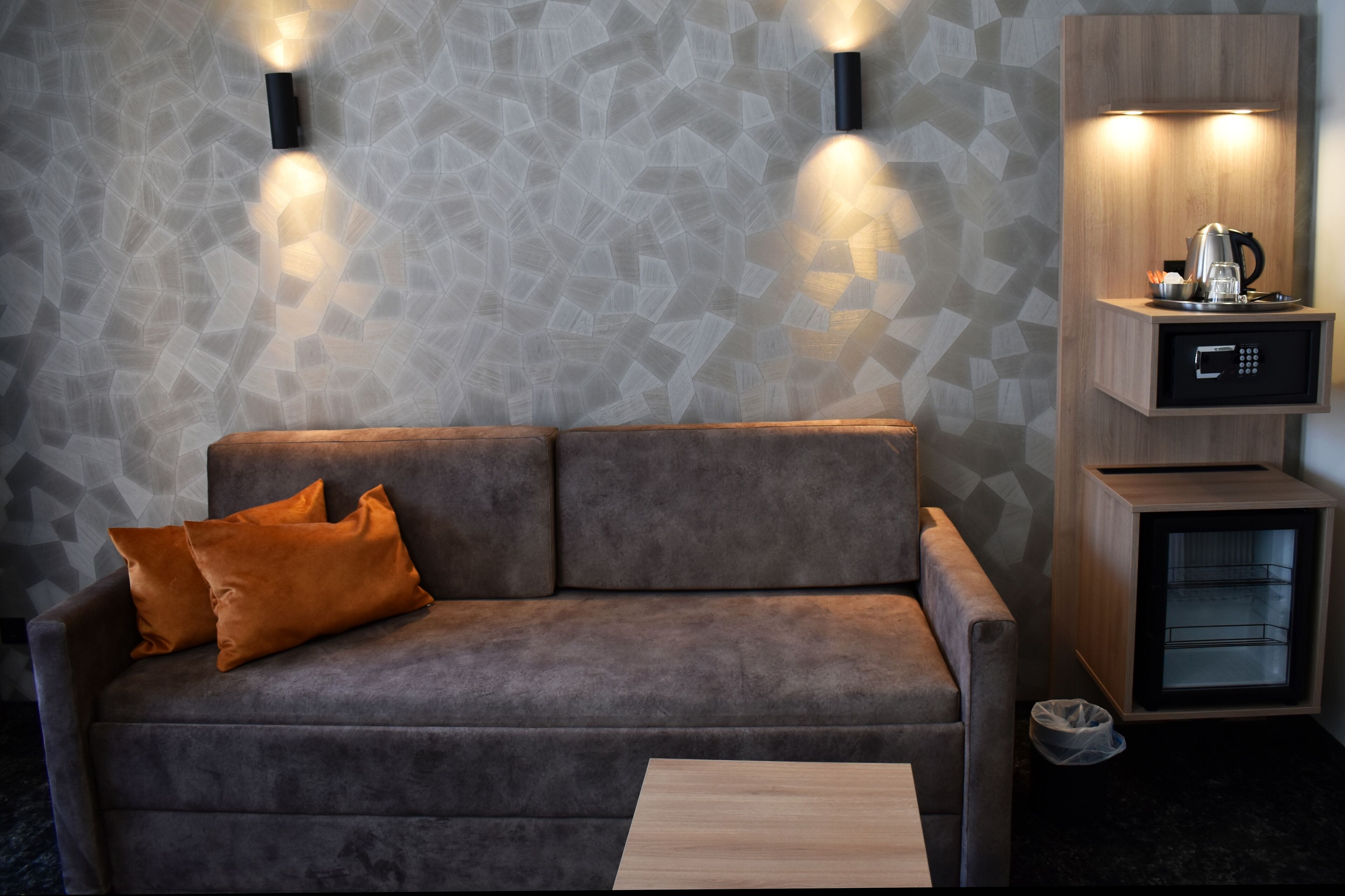 deluxe double room | 1 bedroom, minibar, in-room safe, free wifi