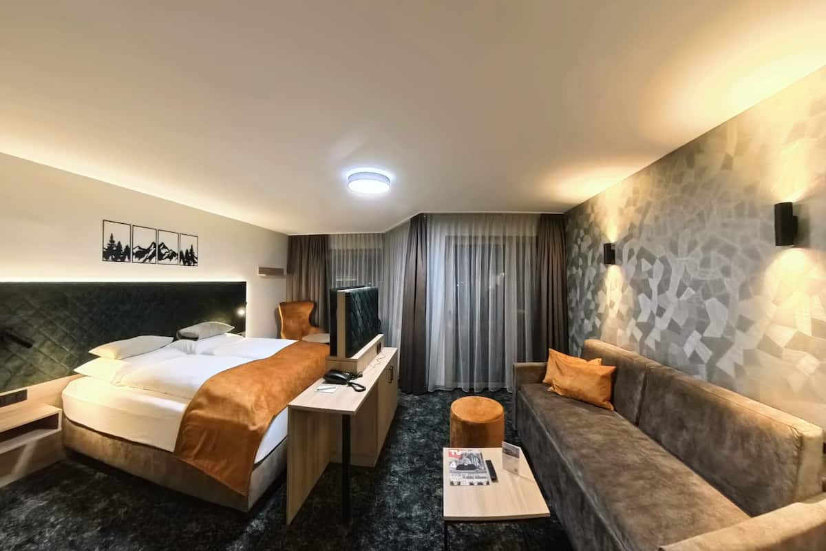 deluxe double room | living area