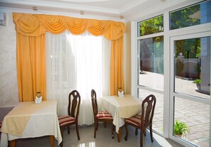 供应早餐，时尚欧洲菜