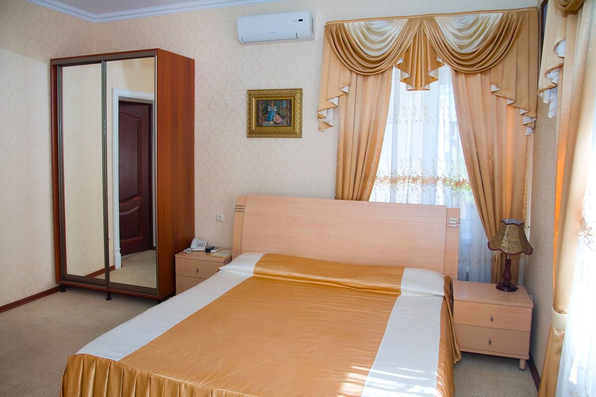 Quarto casal standard | Frigobar, cofres nos quartos, quartos à prova de som