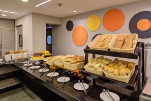 Daily buffet breakfast for a fee - Transamerica Fit Villa Lobos (São Paulo)