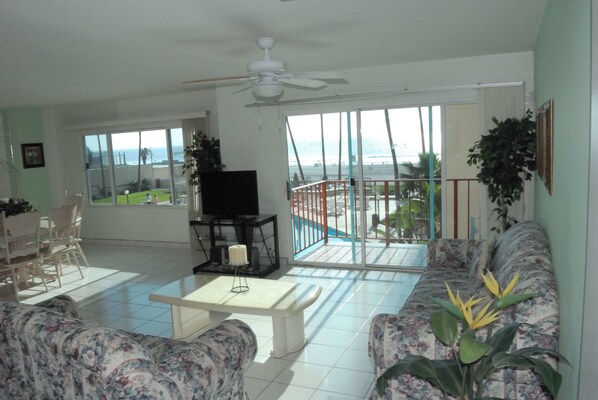Living room - Oceana Condominiums - Rosarito Inn (Playas de Rosarito)