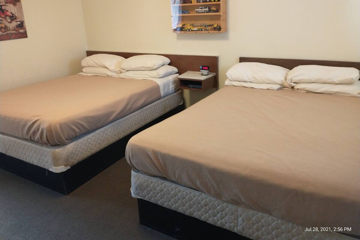 Standard Room, 2 Queen Beds | WiFi (free), bed sheets