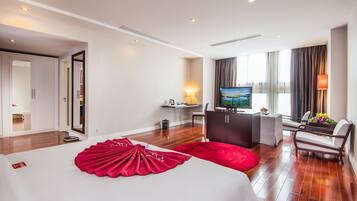 Premium bedding, minibar, in-room safe, desk