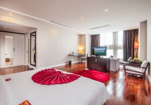 Premium bedding, minibar, in-room safe, desk