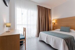 Laptop workspace, free rollaway beds, free WiFi, bed sheets - Hotel Riutort (Palma de Mallorca)