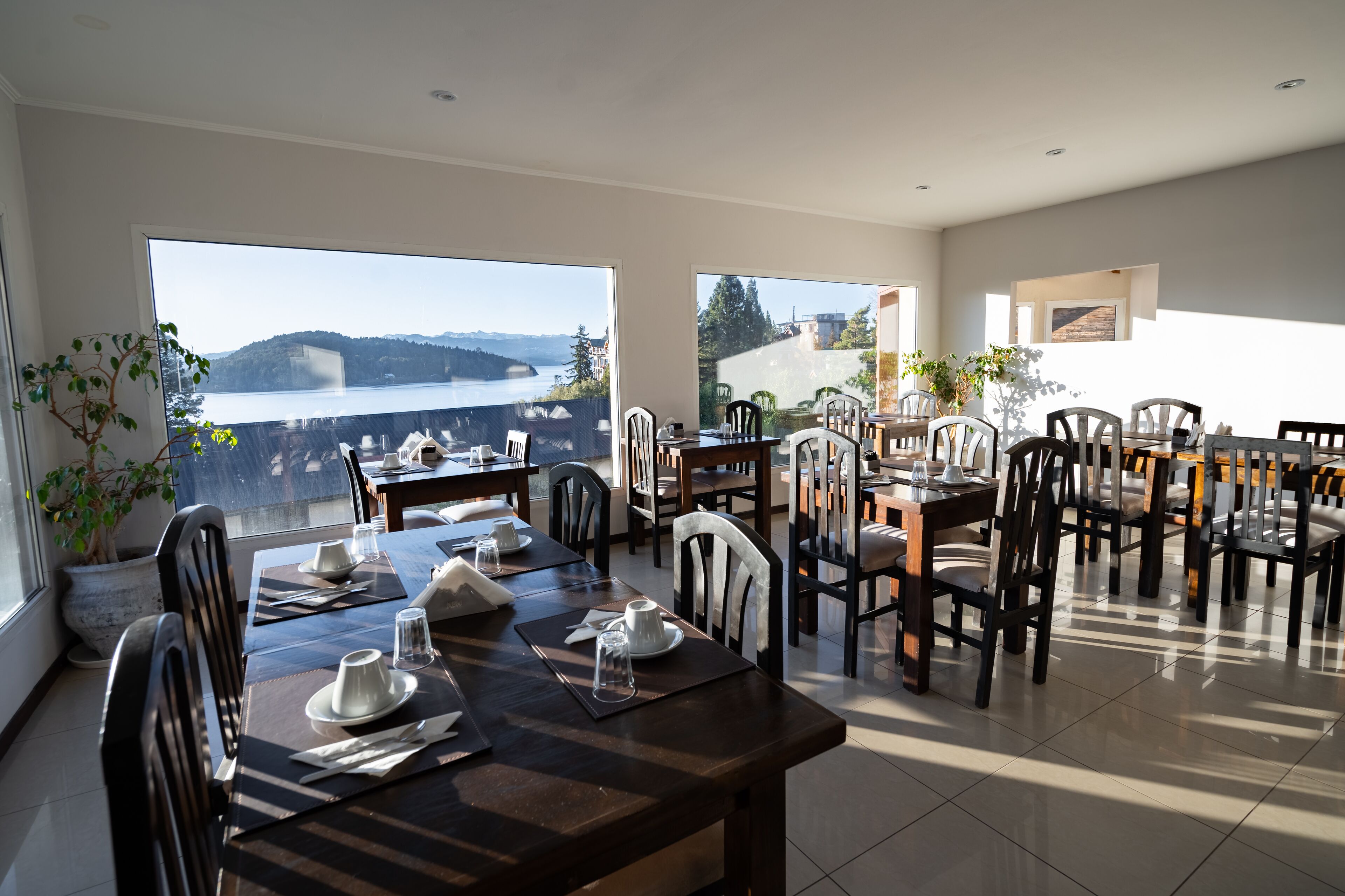 free daily full breakfast