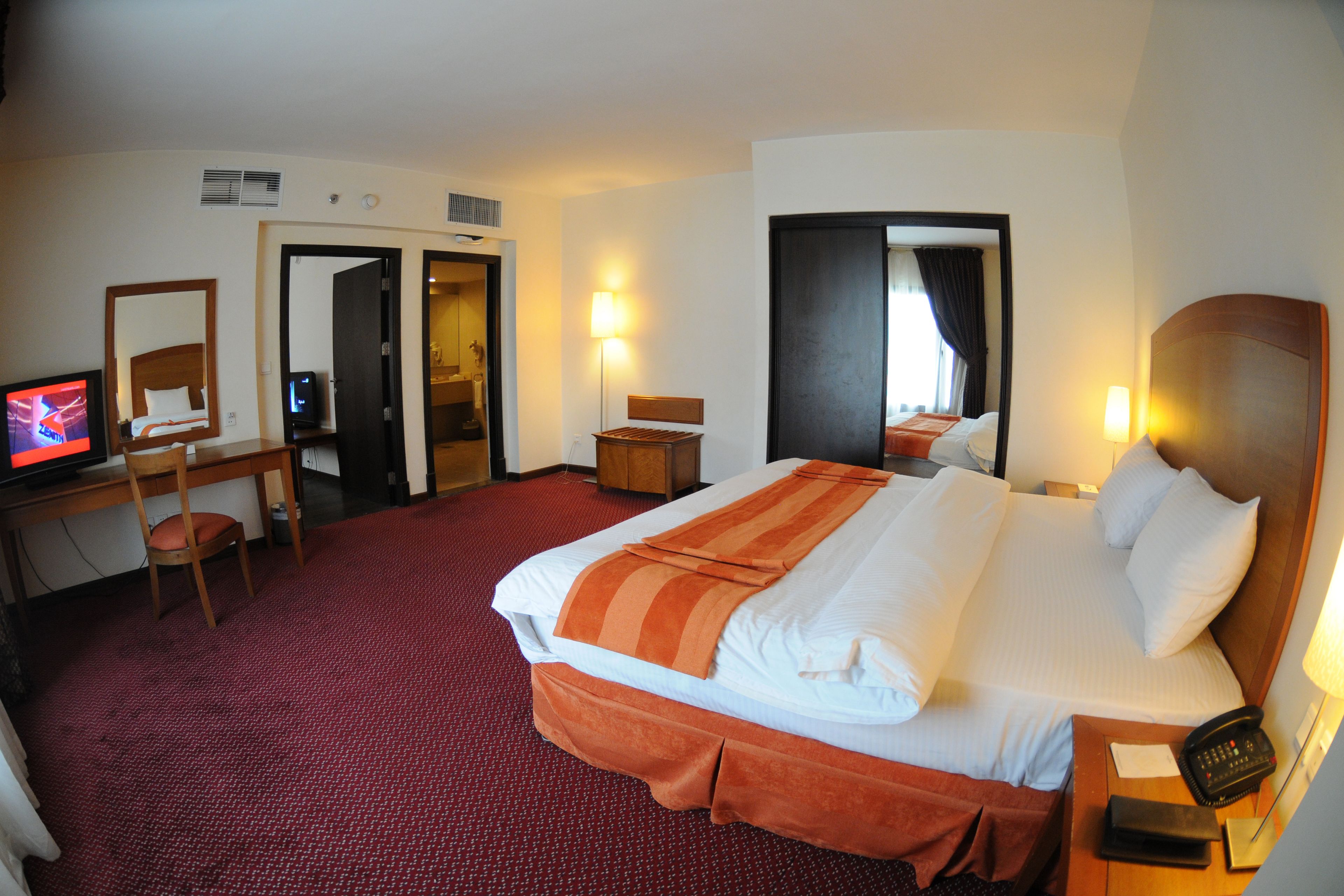 Minibar, Zimmersafe, kostenlose Babybetten, Zustellbetten