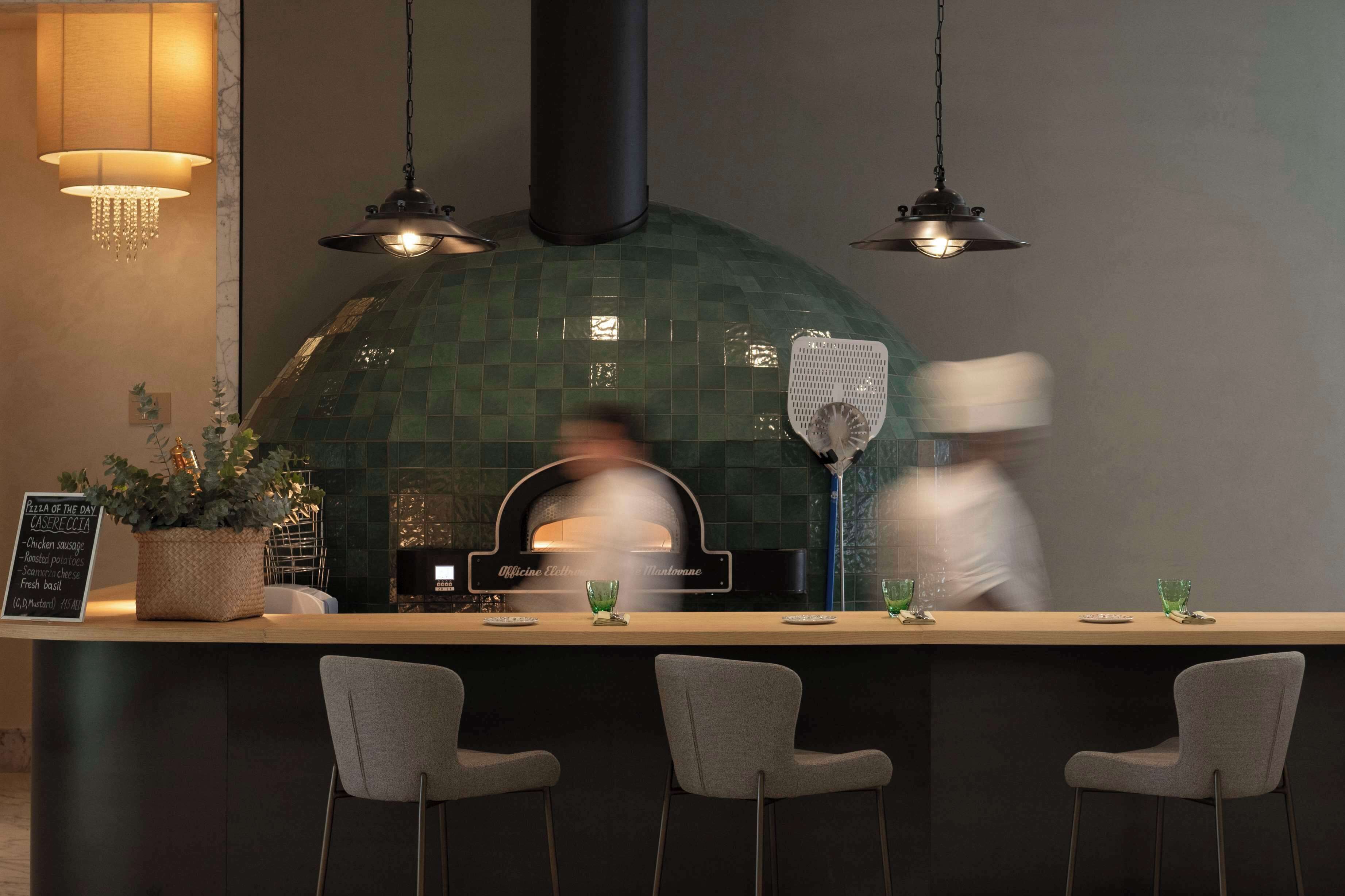 3 restaurants, lunch served