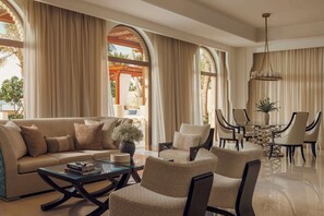 46 インチの薄型テレビ (衛星放送視聴可)、テレビ、DVD プレーヤー