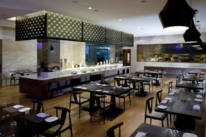 Breakfast, lunch, dinner served; international cuisine - IIDL Suites (New Delhi)