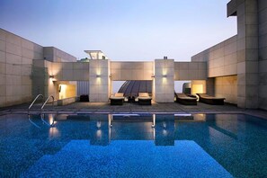 Outdoor pool - IIDL Suites (New Delhi)