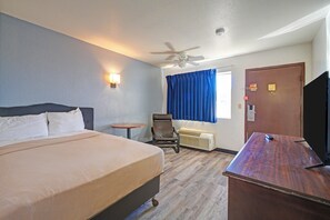 Quarto, 1 cama King | 1 quarto, roupas de cama premium, escrivaninha