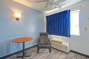 1 habitación, ropa de cama de alta calidad y escritorio 