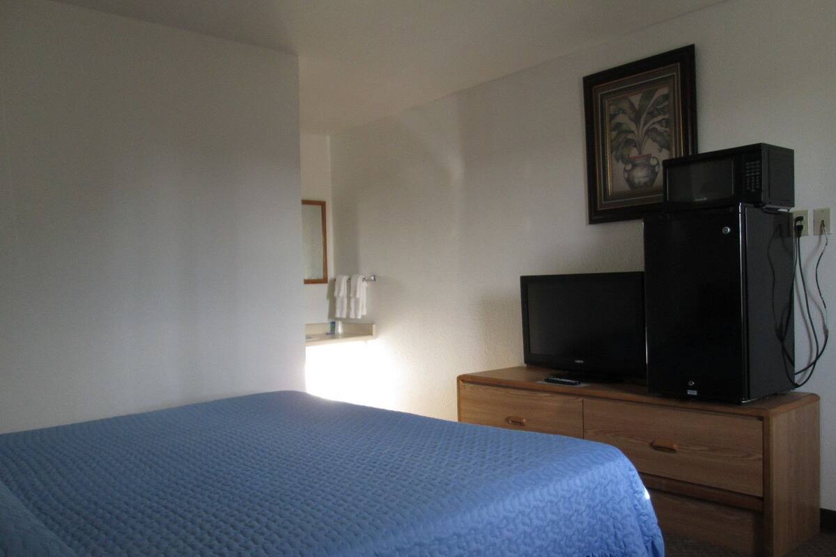 Standard Room, 4 Bedrooms | 1 bedroom, premium bedding, desk, bed sheets