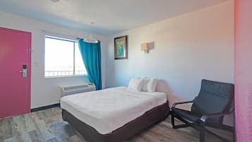 Room, 1 Queen Bed, Non Smoking | 1 bedroom, premium bedding, desk, free wired internet