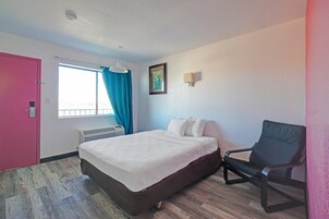 1 habitación, ropa de cama de alta calidad y escritorio 