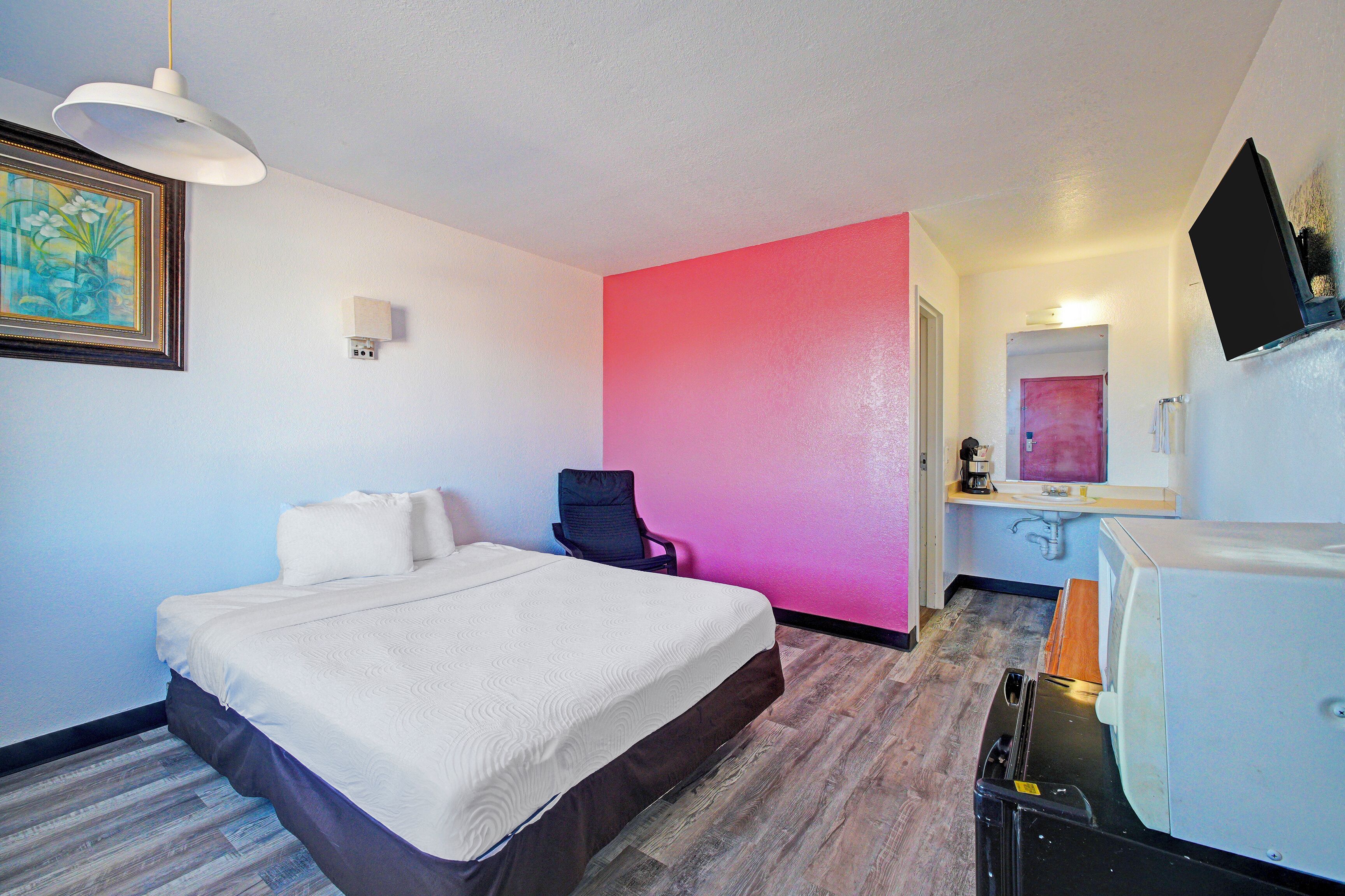 Quarto, 1 cama Queen, para não fumantes | 1 quarto, roupas de cama premium, escrivaninha