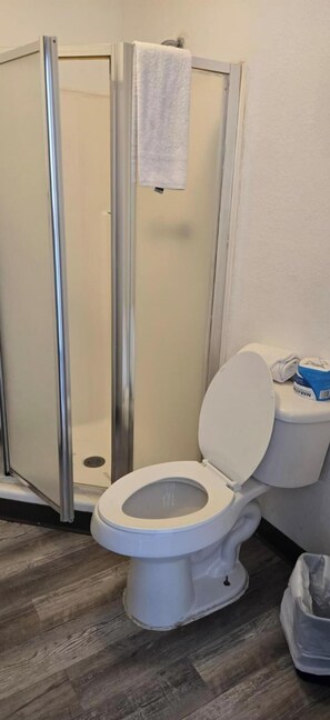 Shower, free toiletries, towels