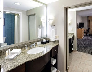 Combined shower/bathtub, free toiletries, hair dryer, towels - Homewood Suites by Hilton Austin/Round Rock, TX (Round Rock)