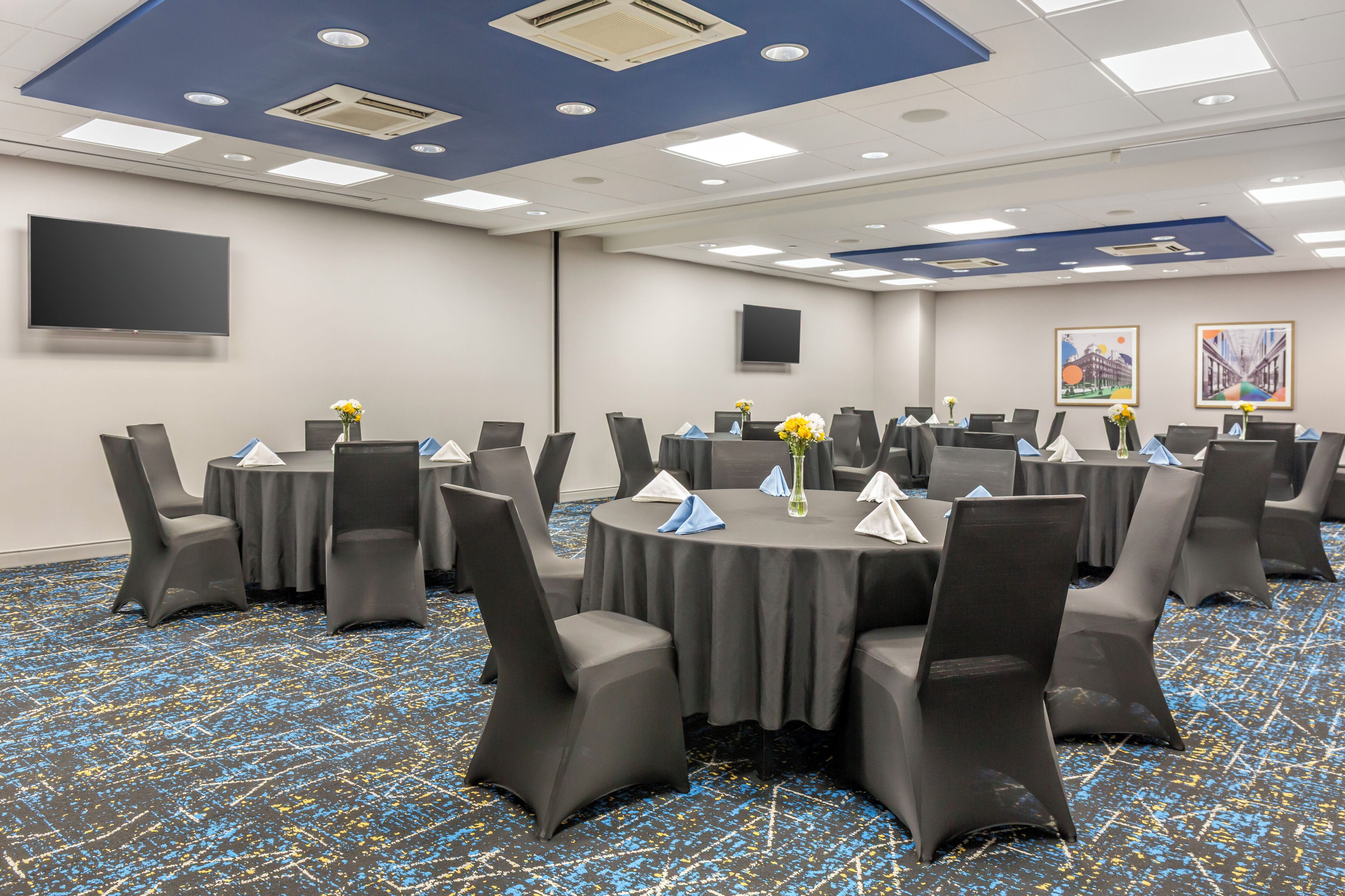 Photo - Hampton Inn & Suites Cincinnati/Uptown-University Area