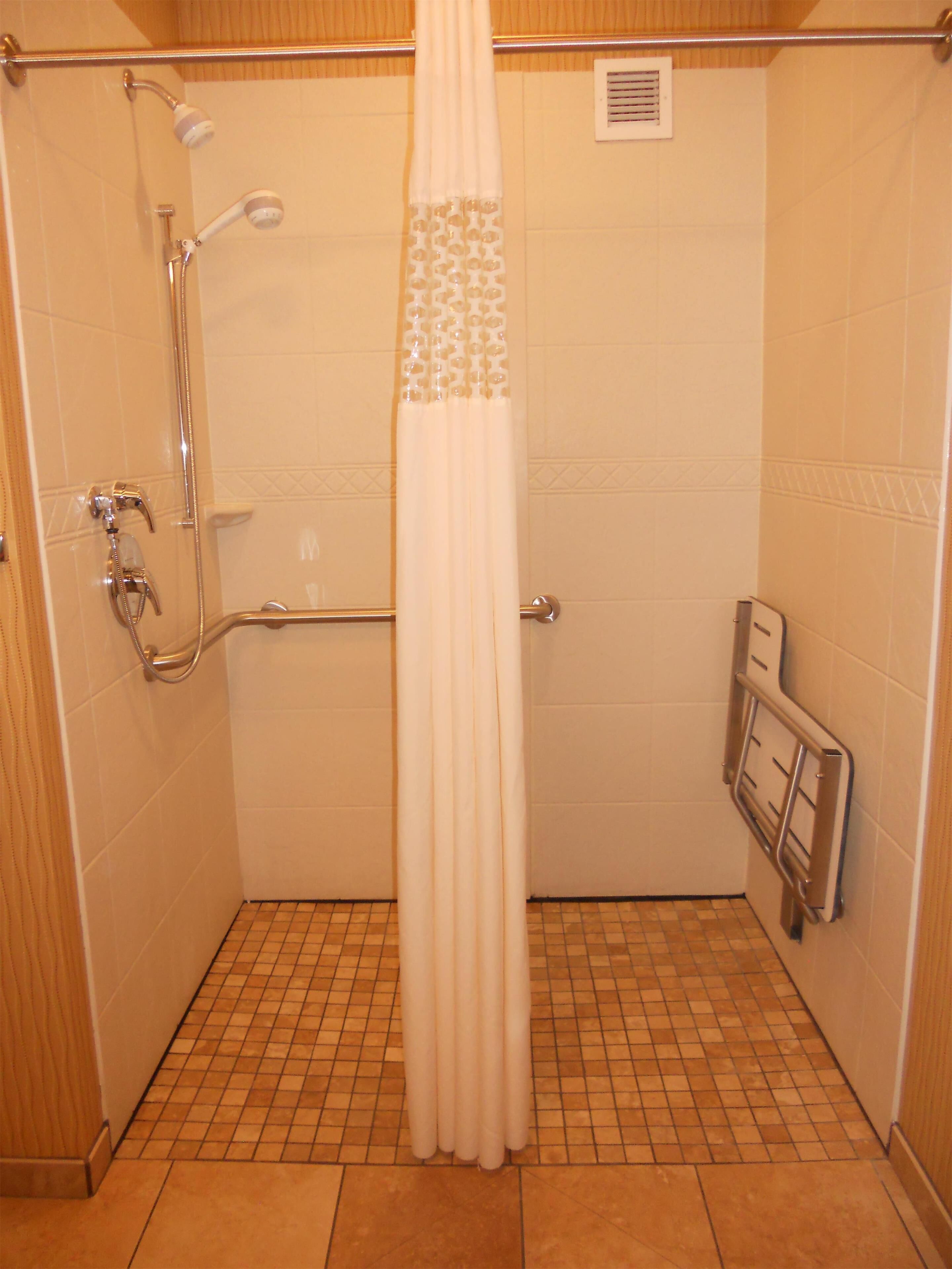 Photo - Hampton Inn & Suites Cincinnati / Uptown - University Area