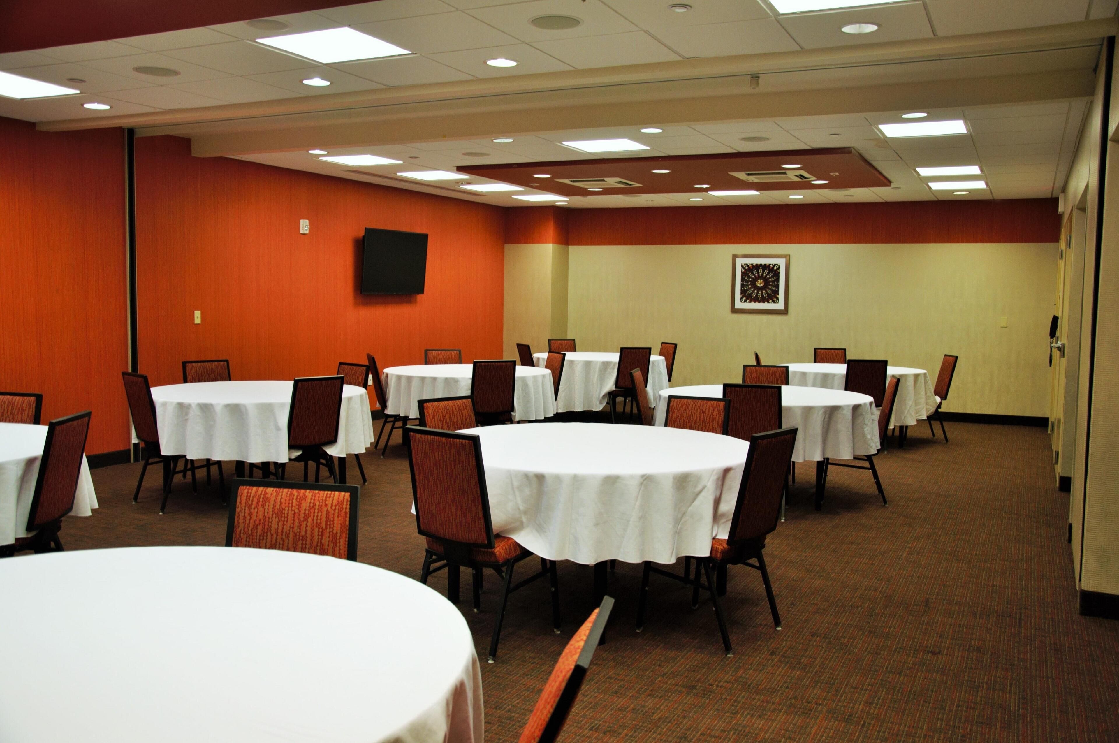 Photo - Hampton Inn & Suites Cincinnati / Uptown - University Area