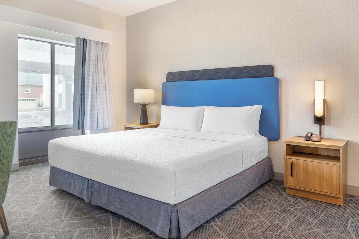 One King Bed, Non-Smoking, Accessible