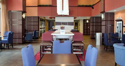 Hampton Inn & Suites Cincinnati/Uptown-University Area