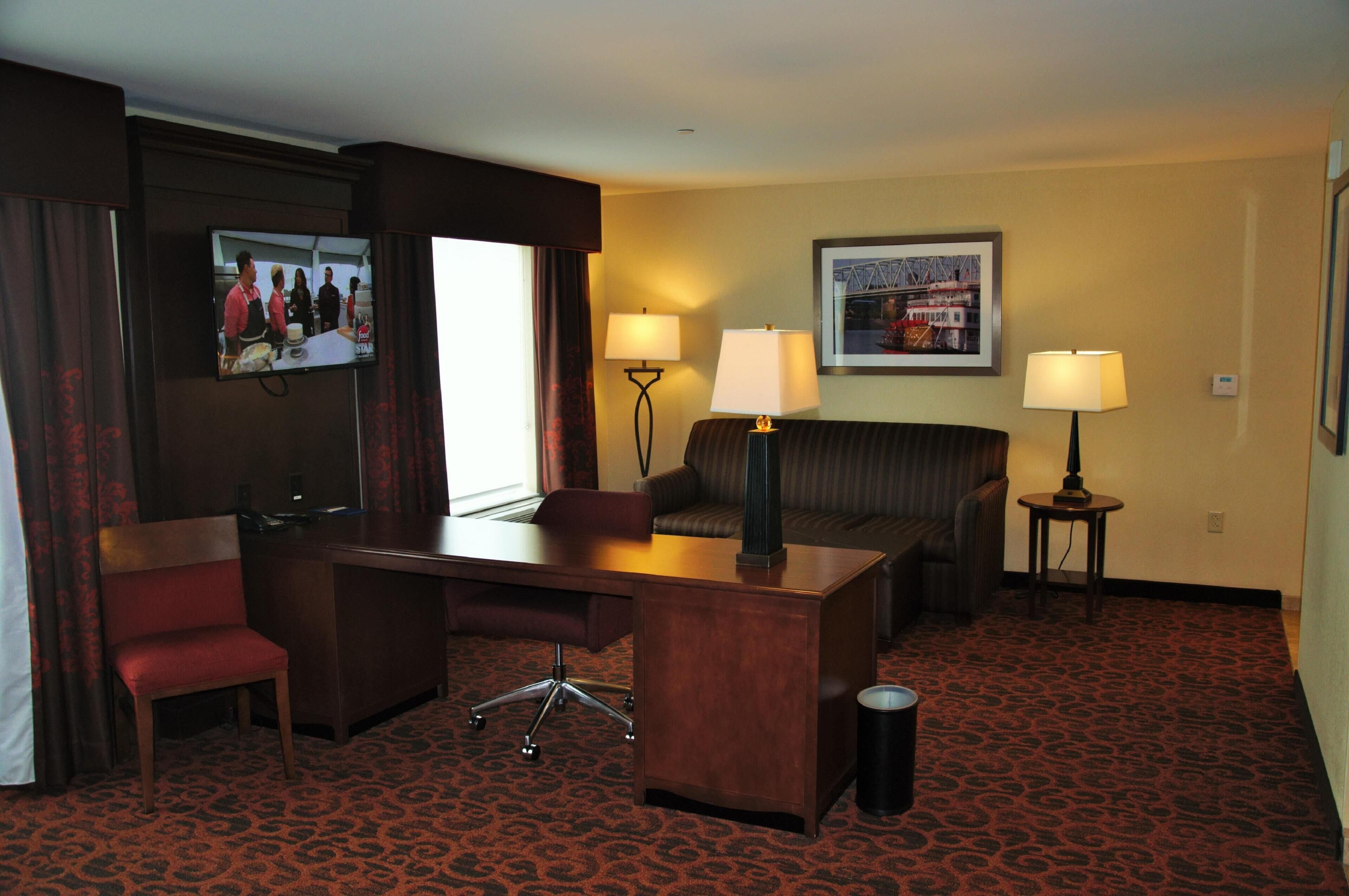 King Studio Suite Non Smoking | In-room safe, laptop workspace, blackout drapes, iron/ironing board