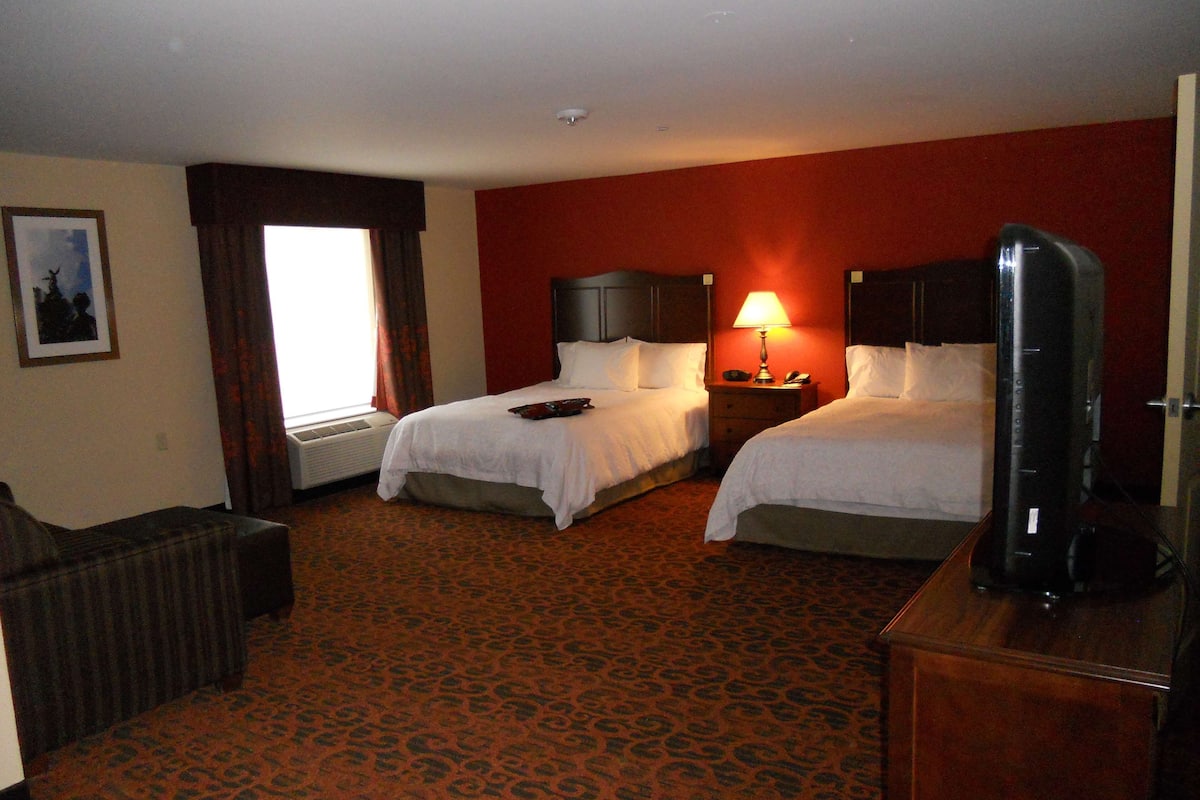 In-room safe, laptop workspace, blackout curtains, iron/ironing board