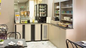 Desayuno buffet diario (EUR 9.50 por persona)
