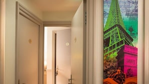 Kamar Quadruple