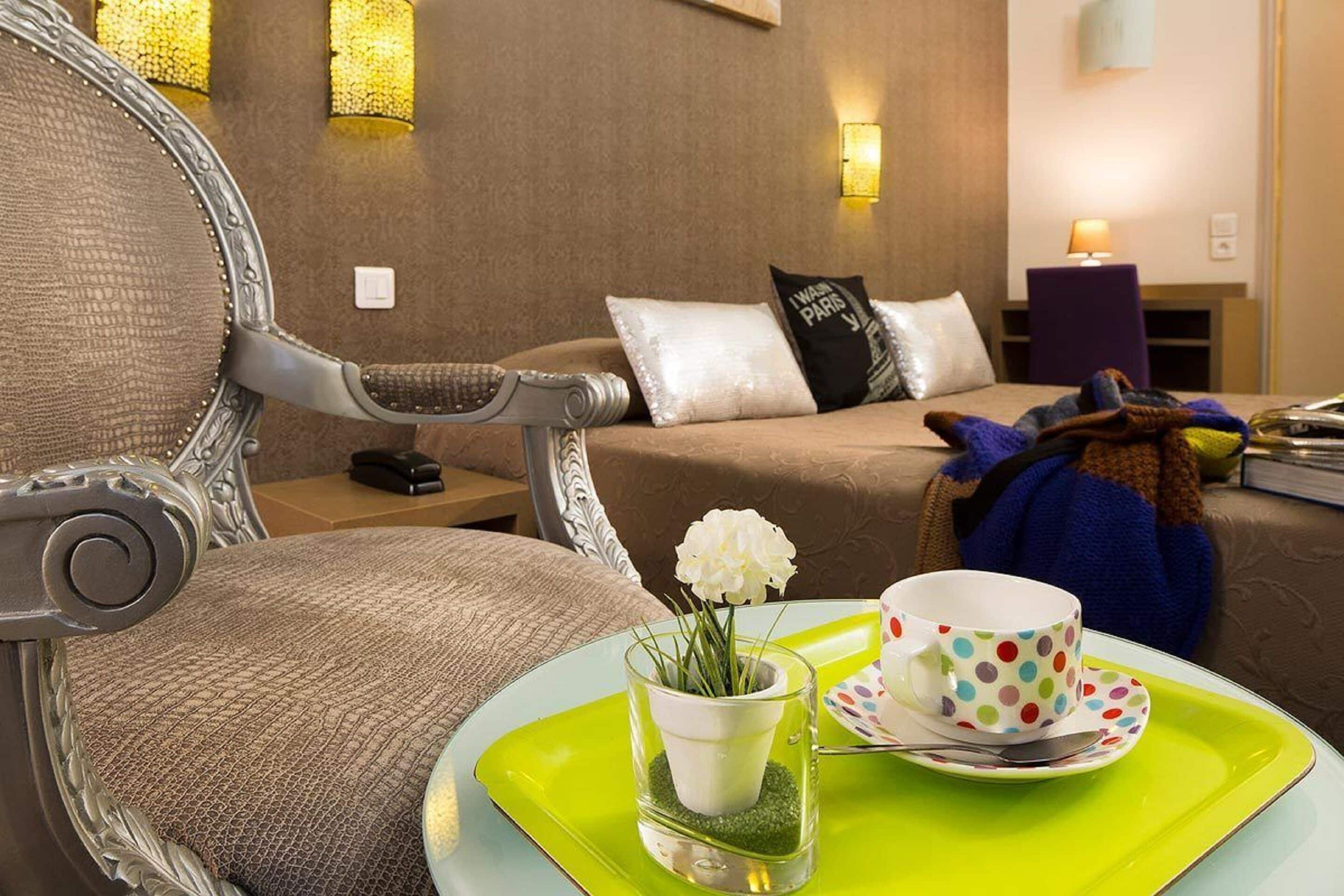 double room | in-room safe, desk, soundproofing, free wifi